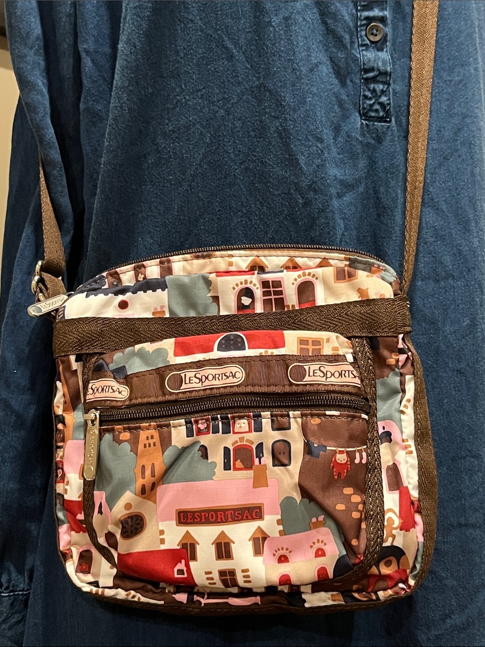 Lesportsac Brown Multi Village Print Messenger Crossbody - Picture 1 of 7